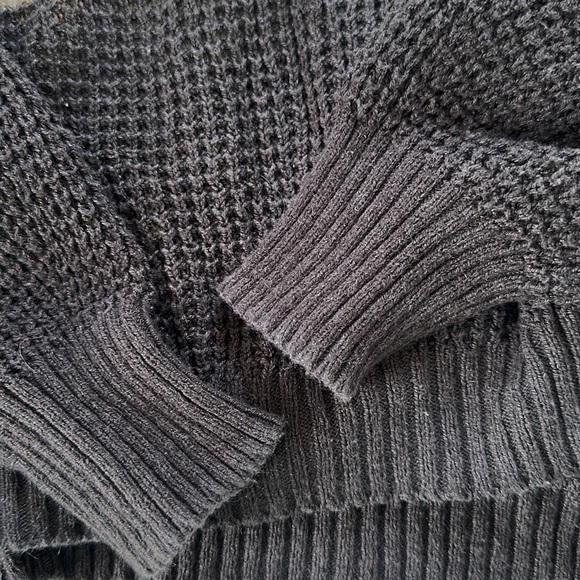 American Eagle Gray Striped Knit Sweater SM - Picture 3 of 3